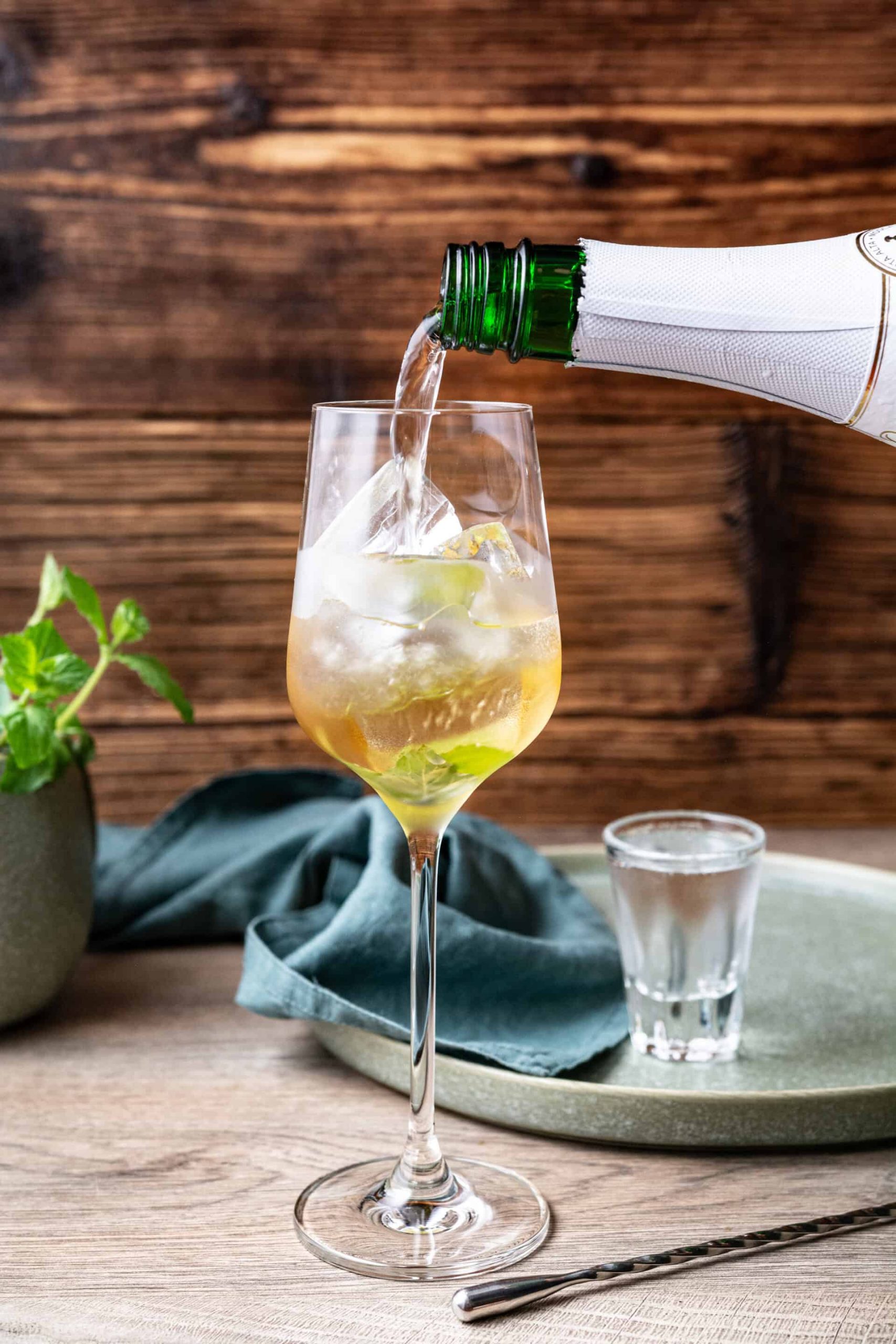 Hugo Spritz - Twist and Toast